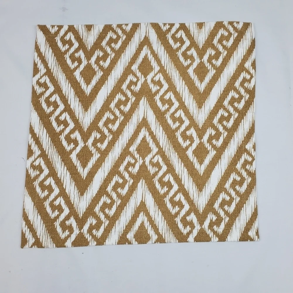 NWT Set of 6 tan &‎ white Chevron placemats